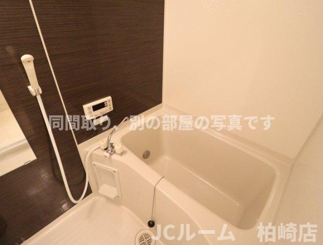 柏崎市東本町３丁目のアパートの浴室