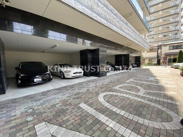 NORTH VILLAGE BIRTH PLACEの駐車場|車をお持ちの方に嬉しい駐車場付きの物件です