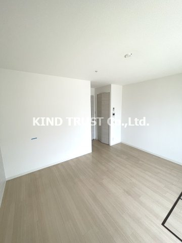 NORTH VILLAGE BIRTH PLACEの居間・リビング|こちらの居間で趣味の時間をお楽しみください