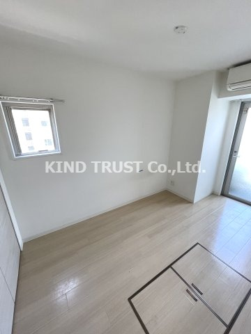 NORTH VILLAGE BIRTH PLACEの居間・リビング|こちらのリビングで趣味の時間をお楽しみください