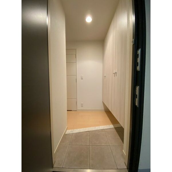 M.hills西本町の玄関