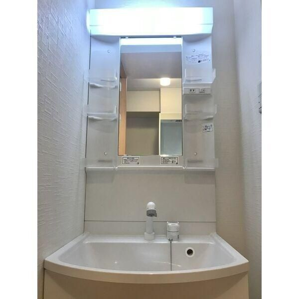 A･City港陽の洗面所|明るい洗面所です