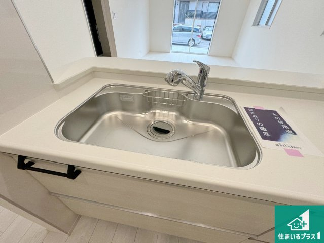 神戸市須磨区東落合　新築一戸建ての設備|蛇口の先端に浄水器を内蔵しています！原水と浄水、お湯と冷水、シャワーの切替えがワンタッチなので用途によって使い分けられます。