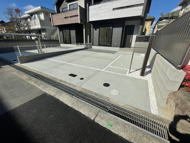 神戸市須磨区東落合　新築一戸建ての駐車場|駐車スペース！散水栓があるので、こまめに愛車を洗えます！