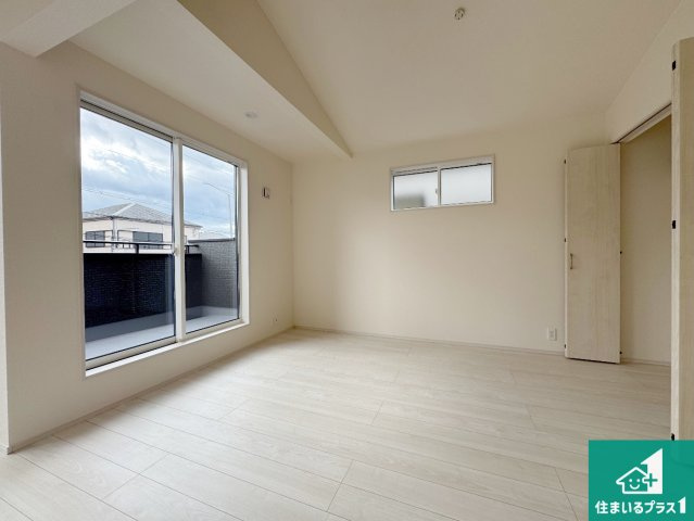 神戸市須磨区東落合　新築一戸建ての洋室|シンプルな洋室は、自分好みのインテリアが楽しめます♪ご家族とインテリアや家具を選びに行くのは新築購入時の醍醐味の一つです。ぜひお楽しみください♪