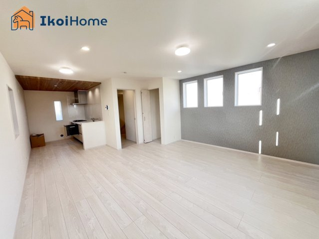 明石市松江　全2棟　2号棟　新築戸建の居間・リビング|【ホームページに現地動画掲載中】●年中無休：当日予約可●広い開放感があり大型家具の設置可能