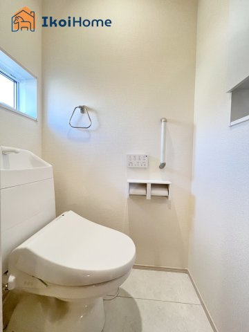 明石市松江　全2棟　2号棟　新築戸建のトイレ|【ホームページに現地動画掲載中】●年中無休：当日予約可●1階・2階ウォッシュレット付のお手洗いです
