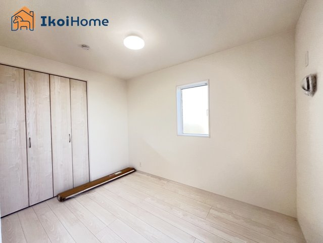 明石市松江　全2棟　2号棟　新築戸建の子供部屋|【ホームページに現地動画掲載中】●年中無休：当日予約可●洋室には大きな収納あり！