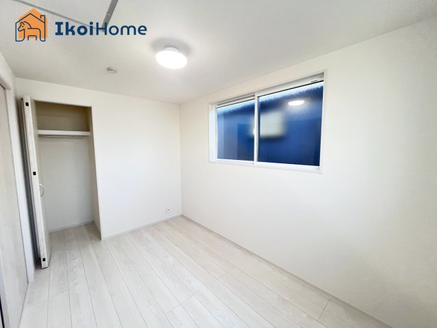 明石市松江　全2棟　2号棟　新築戸建の寝室|【ホームページに現地動画掲載中】●年中無休：当日予約可●全室２面採光で明るいです