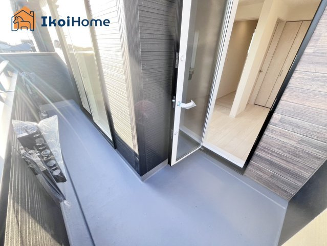 明石市松江　全2棟　2号棟　新築戸建のバルコニー|【ホームページに現地動画掲載中】●年中無休：当日予約可●バルコニーは2部屋から出入りが可能！