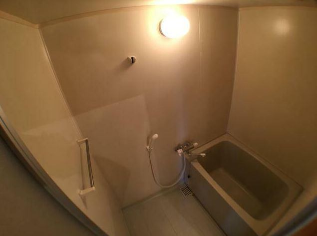 グリーンウッドAの浴室|別号室参考写真です。