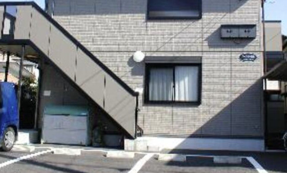 ノーブル富里の駐車場