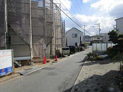 安佐南区西原2丁目の前面道路含む現地写真