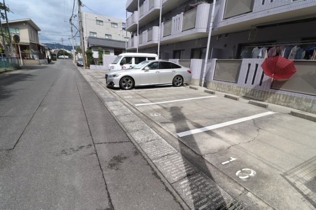 【駐車場】