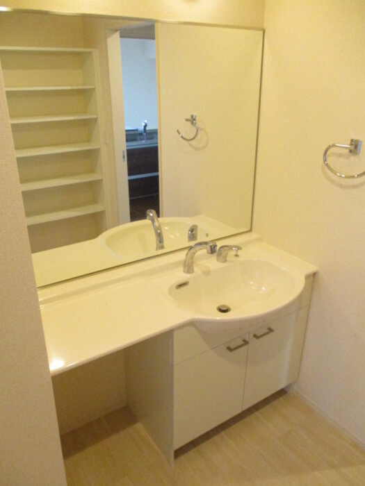 ビストロの独立洗面台|独立洗面台、小物を置くことができて便利です