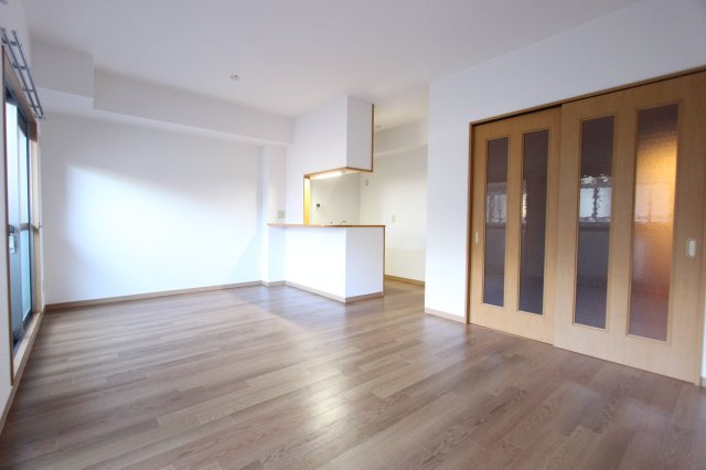 プルミエマルシェの居間・リビング|参考写真です。現況優先。