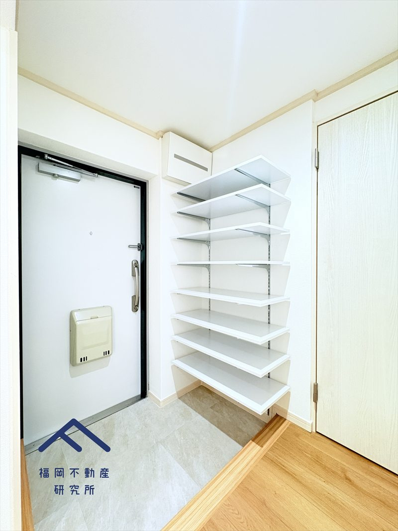 奈多団地24号棟の玄関