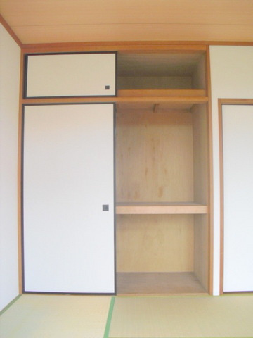 シティハイム　ハイムイサムの収納|奥行きと高さがある和室の収納１間