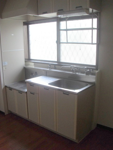 シティハイム　ハイムイサムのキッチン|窓があり明るく風通しの良いガス２口設置可キッチン　