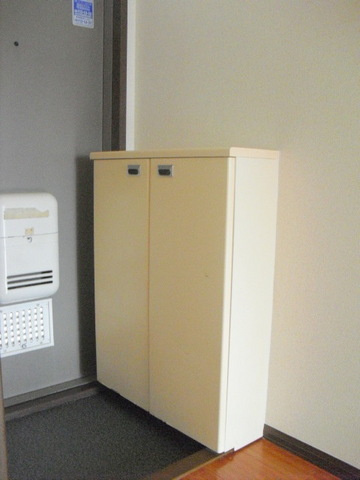 シティハイム　ハイムイサムの玄関|玄関にはシューズボックスあり