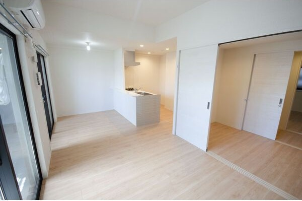 桜山カーザの居間・リビング