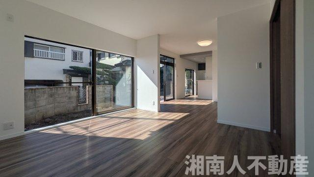 藤沢市大鋸３丁目７－３０戸建ての居間・リビング|こちらの居間で趣味の時間をお楽しみください