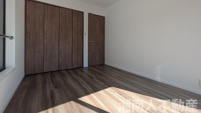 藤沢市大鋸３丁目７－３０戸建ての洋室|明るい洋室です