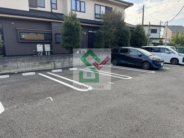 フォンテーヌ358の駐車場