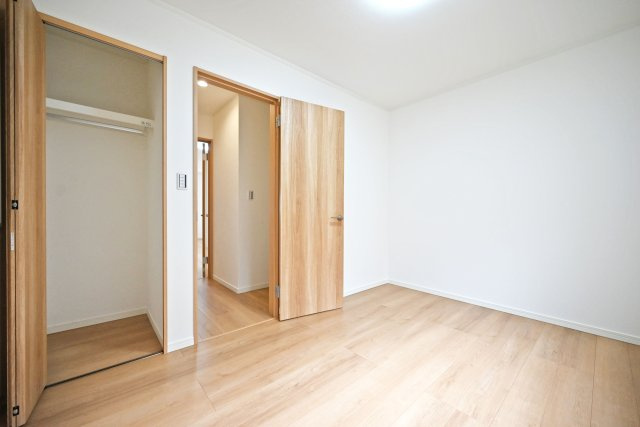 尼崎市食満5丁目中古戸建│4LDK+駐車1台可の洋室|-洋室6帖(3F)-