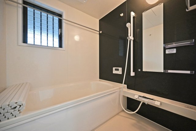 尼崎市食満5丁目中古戸建│4LDK+駐車1台可の浴室|浴室リフォーム済みです◎ 一日の疲れを癒す心地よいバスタイムを実現します！