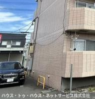 フラワーベルの駐車場