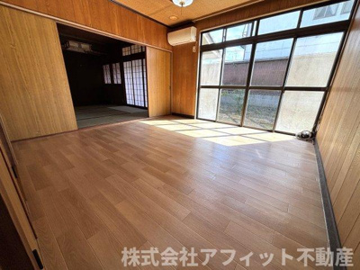 【居間・リビング】 | 春と青空のterrace | 洋室8帖