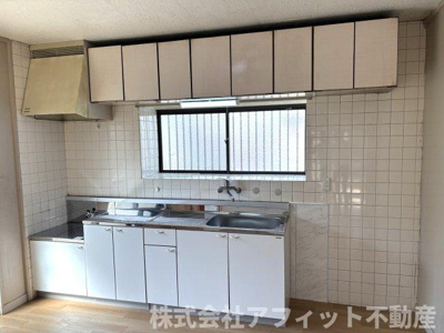 【キッチン】 | 春と青空のterrace | 吊戸棚付き