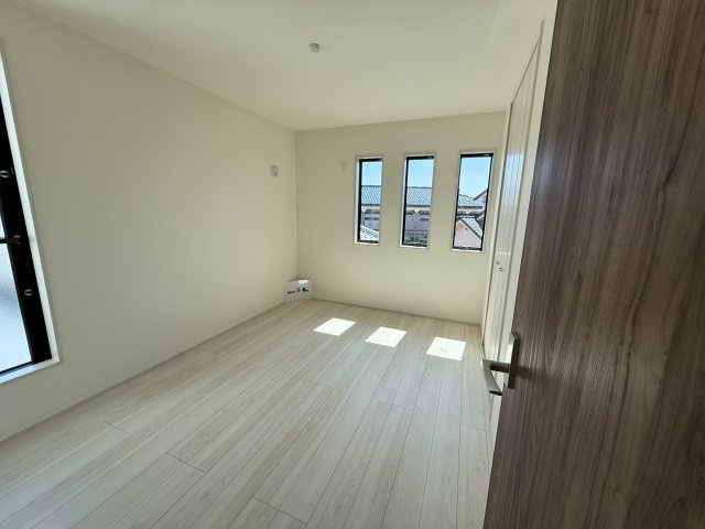 リーブルガーデンＳ第３前橋幸塚　１号棟の洋室|２階洋室１です