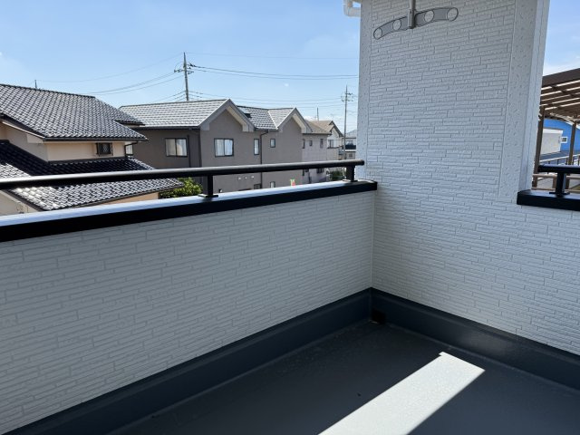 リーブルガーデンＳ第３前橋幸塚　１号棟のバルコニー|インナーバルコニーです。
急な雨でも洗濯物が濡れませんよ！