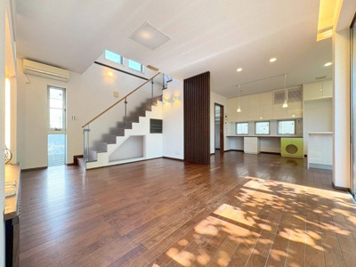 【居間・リビング】 | 吹田市千里山西5丁目貸家