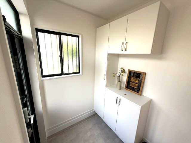 新規内外装フルリノベーション　スーパーマーケット徒歩4分の玄関|玄関