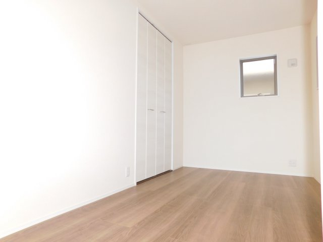 名古屋市港区福前２丁目の新築一戸建の洋室|◇１階洋室◇　　明るい洋室５．０帖　全居室収納完備♪