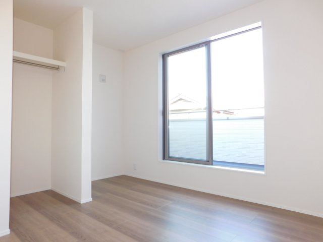 名古屋市港区福前２丁目の新築一戸建の洋室|◇２階洋室◇　　明るい洋室５．０６帖　ウォークインクローゼット完備♪　バルコニー付き！