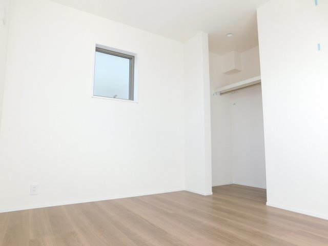 名古屋市港区福前２丁目の新築一戸建の洋室|◇２階洋室◇　　明るい洋室５．３１帖　ウォークインクローゼット完備♪