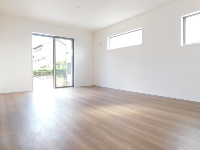 名古屋市港区福前２丁目の新築一戸建の居間・リビング|◇リビング◇　　明るいリビング１６．５帖　三面採光の開放的な空間♪　　
