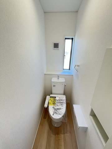 【内装】 | 福岡市博多区金の隈3丁目第4　1号棟（全1棟）【仲介手数料無料・0円】 | 施工例。1階のトイレです。施工例は完成時と異なる場合があります。