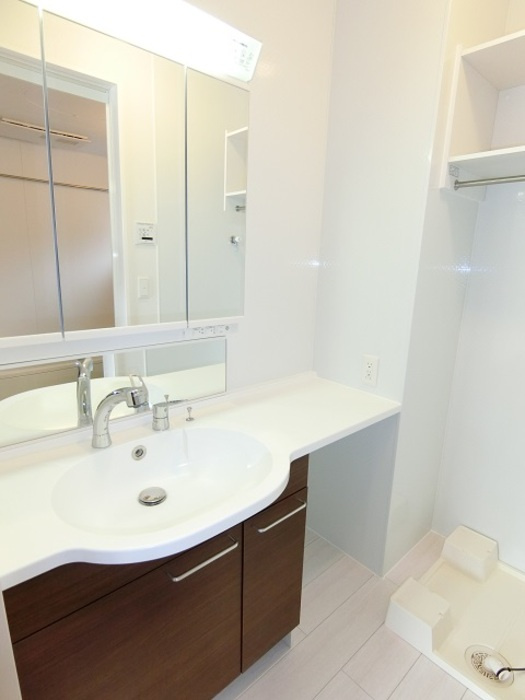 Maisonetteコウリョウ鎌倉山の独立洗面台|洗髪洗面化粧台