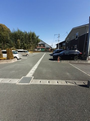 ＮｏｂｌｅＰｅａｃｈ壱番館の駐車場|駐車場があります