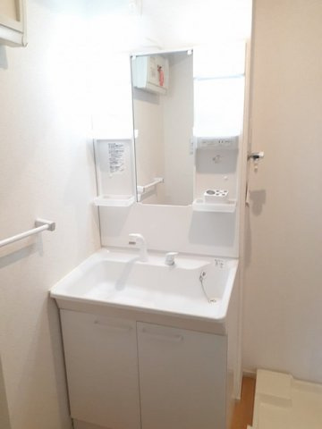 シャルム　シルバの洗面所|ゆったりとスペースのある洗面所