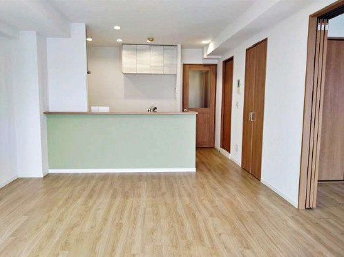 ロイヤルシャトー入船公園の居間・リビング|使いやすいリビングです