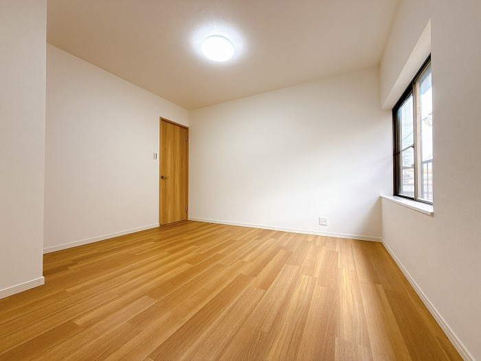 西尾市中畑町の洋室