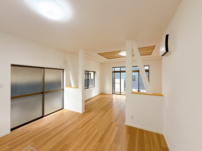 西尾市中畑町の居間・リビング