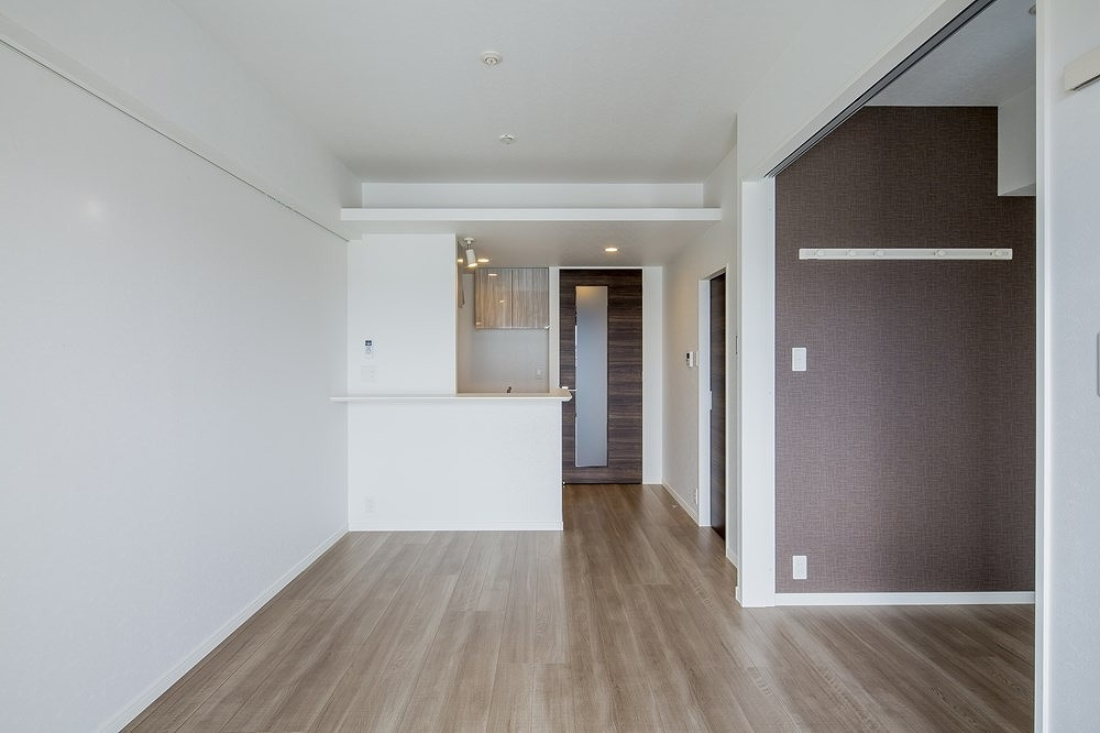 エンクレスト空港通りの居間・リビング|こちらの居間で趣味の時間をお楽しみください