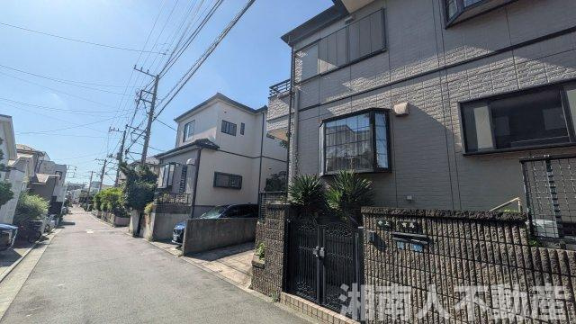 藤沢市鵠沼松が岡３丁目戸建ての前面道路含む現地写真|前面道路含む現地写真です